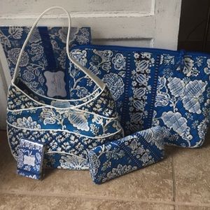 New and EUC. 5 Piece Bundle. Bag, lg. wallet, laptop case & skin